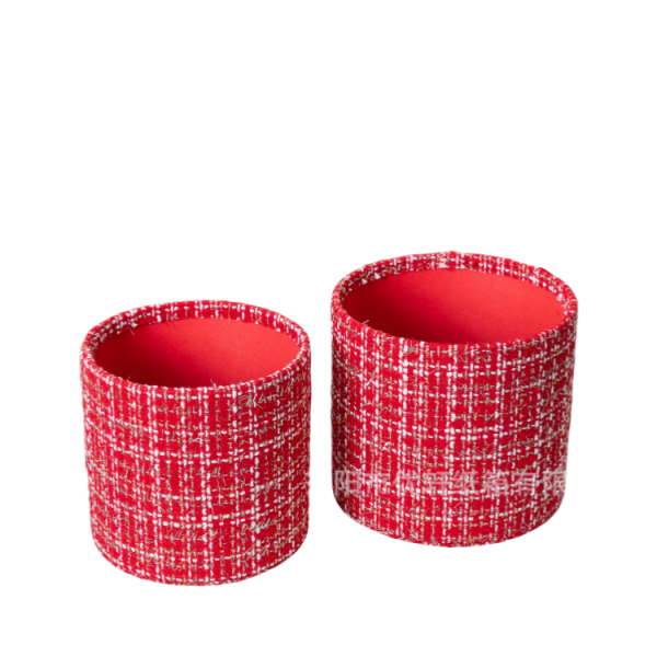 Festive Round Christmas Gift Box with Classic Plaid Design